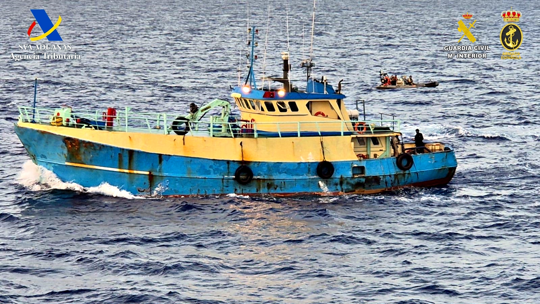 Interceptan un remolcador al oeste de Canarias que transporta combustible de forma ilegal