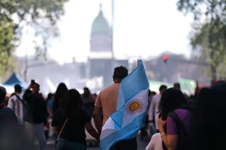 Universidades públicas argentinas reclaman aumento de fondos en jornada de protesta