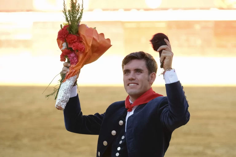 Guillermo Hermoso de Mendoza triunfa en Calahorra al cortar dos orejas y salir a hombros
