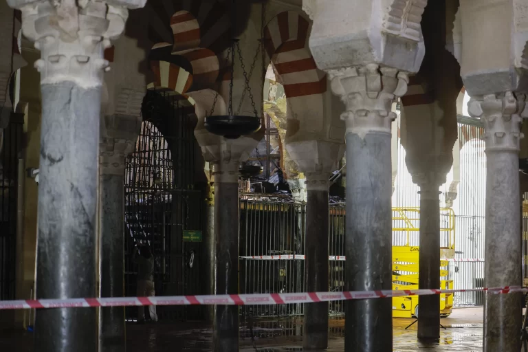 La mezquita-catedral de Córdoba vuelve a la normalidad, salvo en las visitas nocturnas