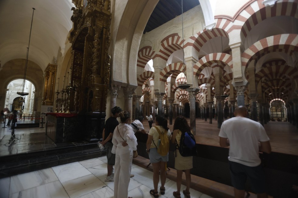 Fuga de agua en la Mezquita de Córdoba por la rotura de un manguito en el baño, según EFE