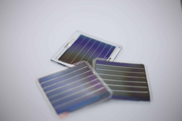 Invernaderos autosuficientes que utilizan paneles fotovoltaicos orgánicos para su energía