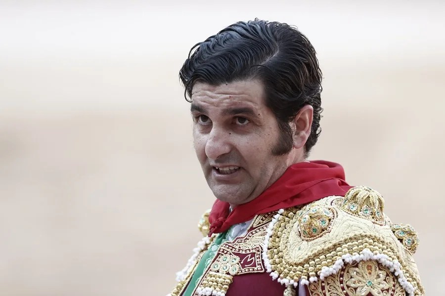 Morante ingresado en Pontevedra por una cornada en el muslo derecho