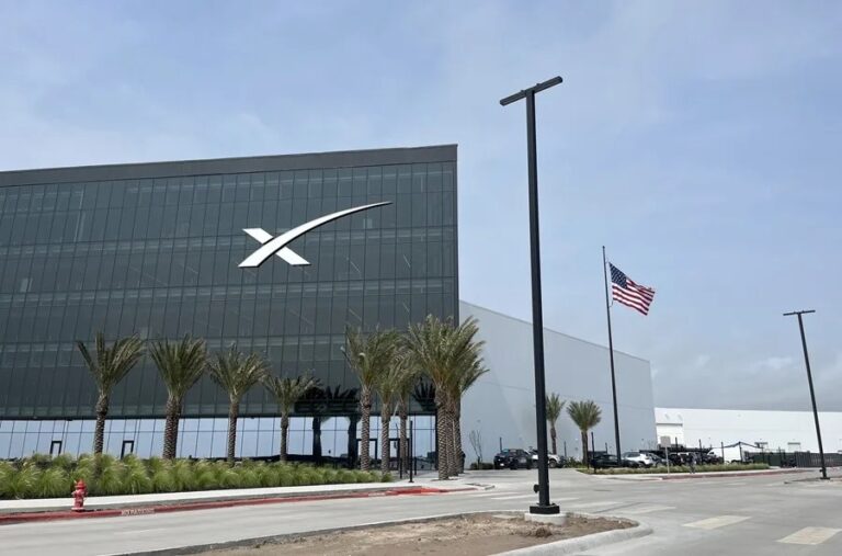 SpaceX avanza en los preparativos para el décimo ensayo de Starship, mientras Nueva York otorga