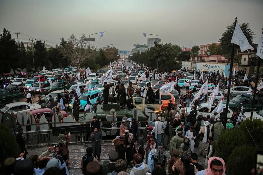 Seguidores del r&eacute;gimen talib&aacute;n celebran el cuarto aniversario de la toma de Kabul, Afganist&aacute;n.