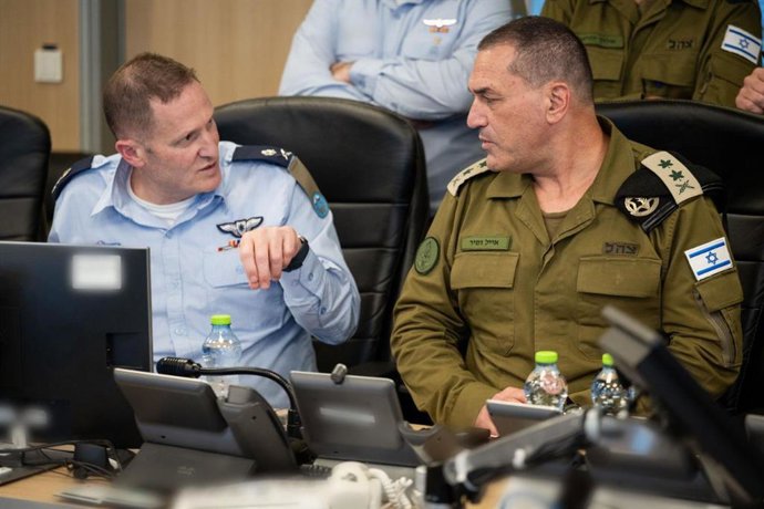 Archivo - El ministro de Defensa israelí, Israel Katz, y el jefe del Ejército, Eyal Zamir