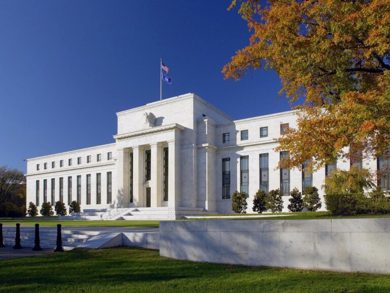 Trump considera a cuatro candidatos para liderar la Fed sin incluir al secretario del Tesoro