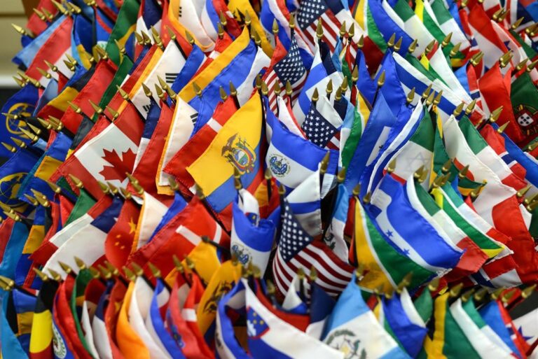 La Cepal ajusta al alza su proyección de crecimiento del PIB de América Latina en 2025 a 2,2%