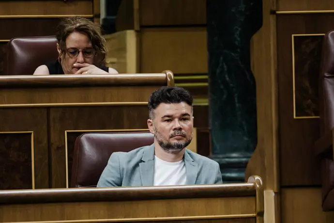 Rufián asegura que PP y Vox prohíben a los musulmanes rezar en público pero buscan que trabajen