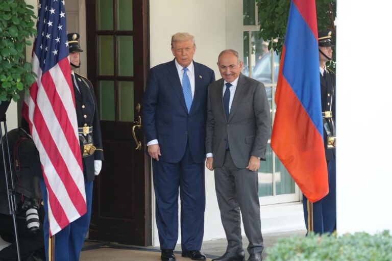 Armenia y Azerbaiyán firman un pacto de paz ante Trump para resolver décadas de tensiones