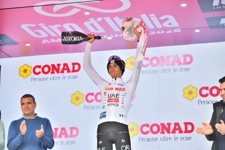 Isaac del Toro se lleva la Vuelta a Burgos en las Lagunas de Neila, destacándose en la carrera