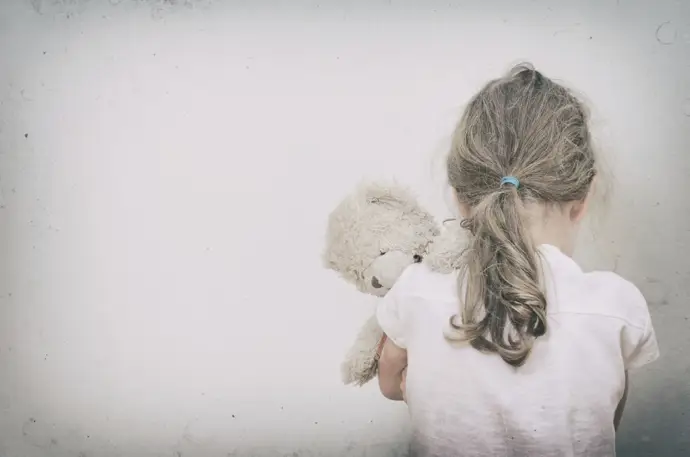 Efectos del abuso verbal infantil en la salud mental en la adultez similares al abuso físico