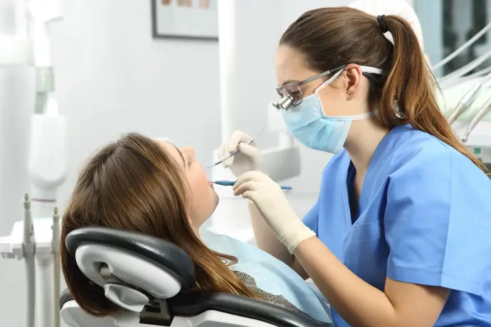 Dentistas advierten sobre los daños permanentes del uso irresponsable de férulas para bruxismo