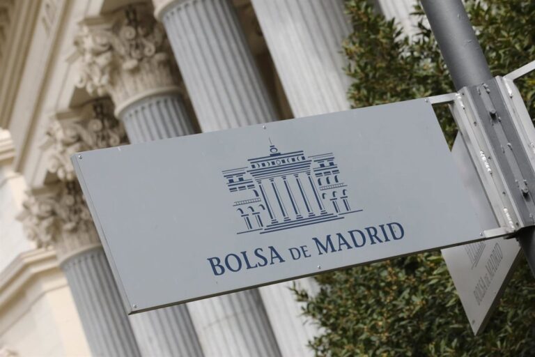 El Ibex 35 cierra casi plano y no logra mantener los 14.900 puntos