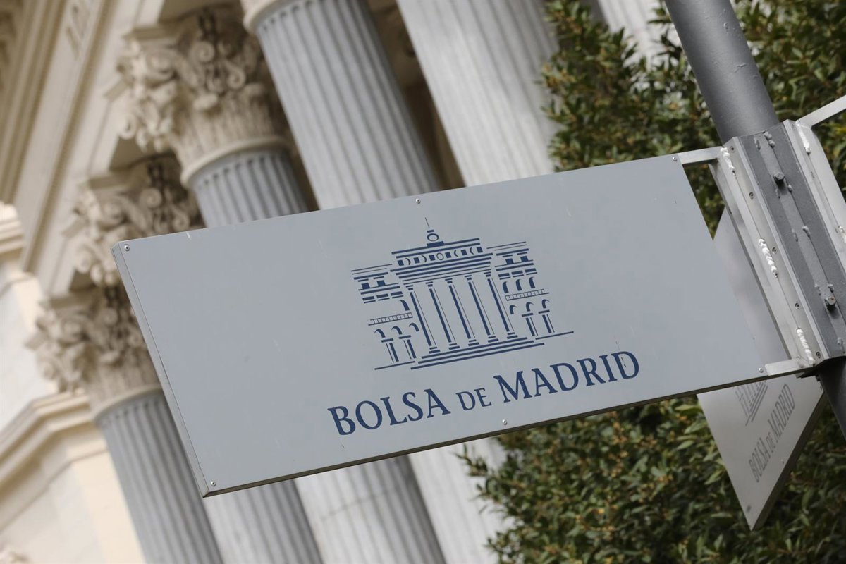 El Ibex 35 cierra casi plano y no logra mantener los 14.900 puntos