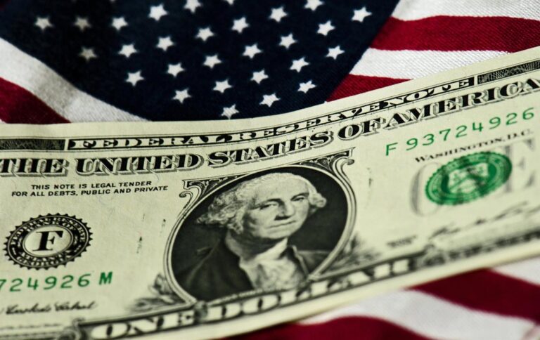 La deuda de Estados Unidos supera por primera vez los 37 billones de dólares