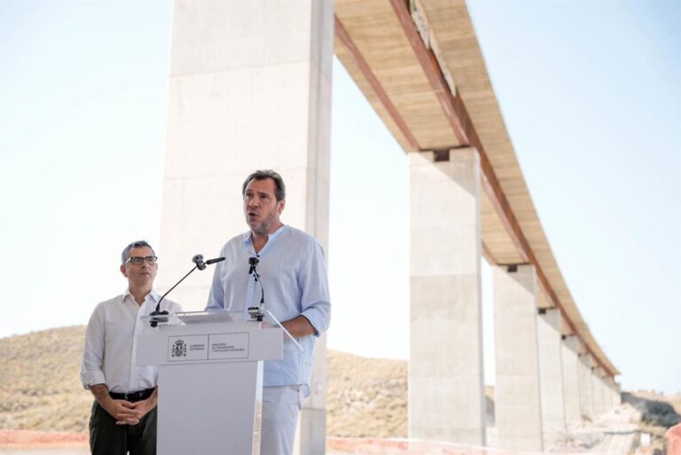 Puente limita al 20% los trenes con más de 20 minutos de retraso y lanzará app de incidencias en