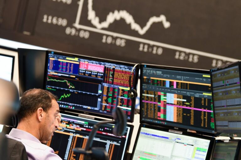 El Ibex 35 supera los 15.000 puntos por primera vez en 18 años