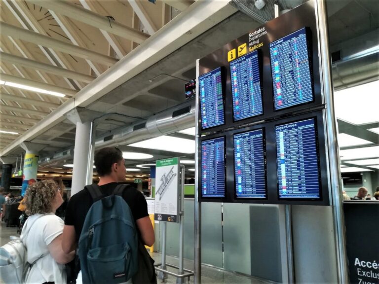 Normalidad en los aeropuertos de Baleares durante la primera jornada de huelga en el handling