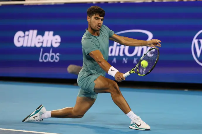 Alcaraz supera a Sinner y se coronará número uno si conquista el Abierto de Estados Unidos