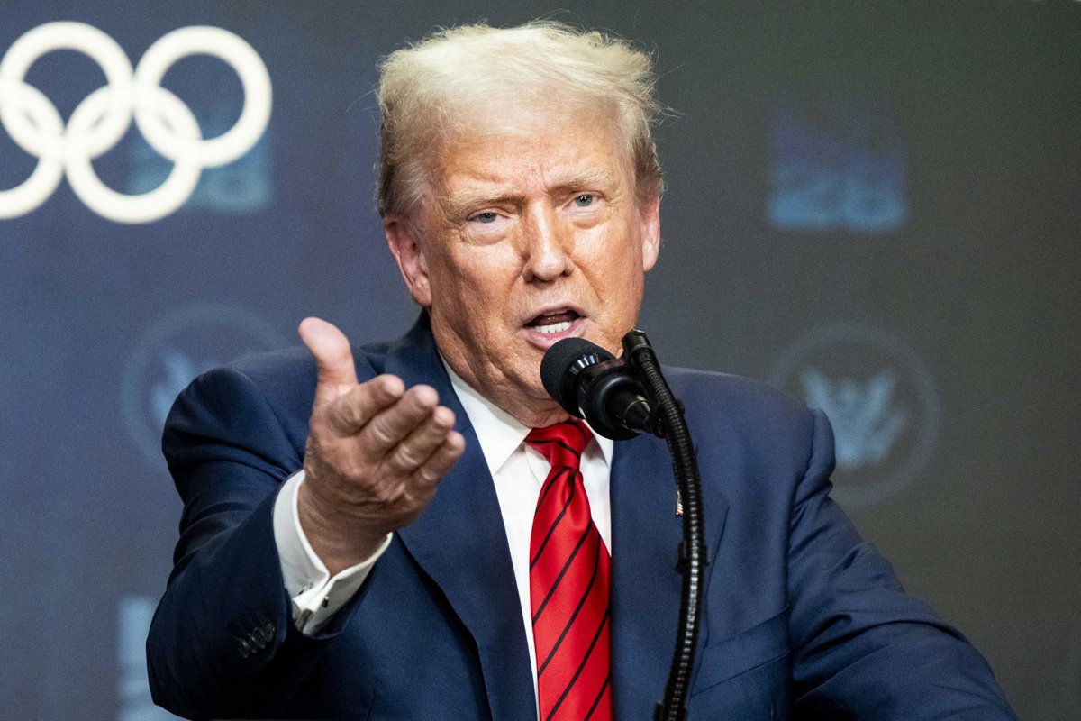 Trump sugiere acabar con el voto por correo y las máquinas de votación en las elecciones