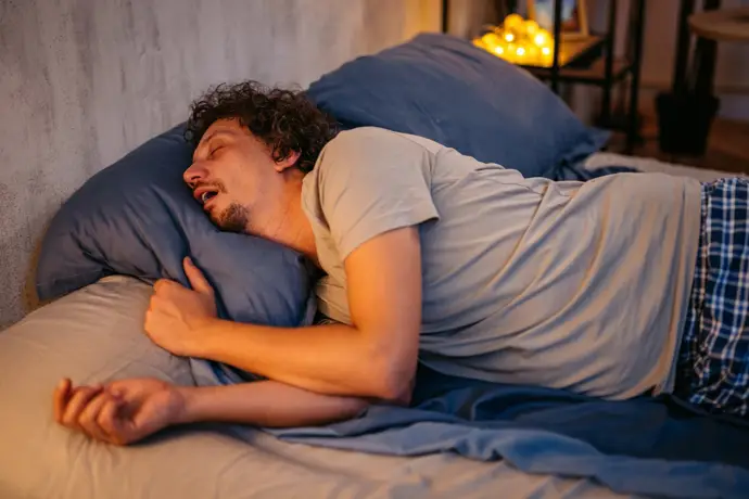 Este hábito de fin de semana podría estar perjudicando tu sueño sin que te des cuenta