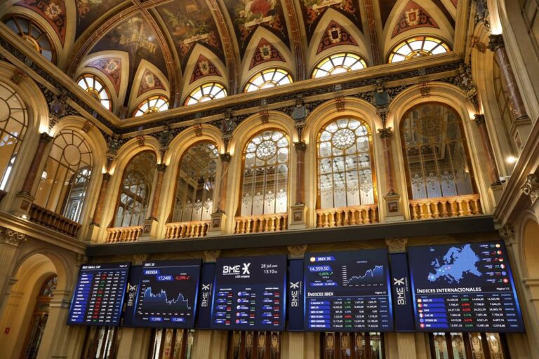 El Ibex 35 avanza un leve 0,08% y alcanza nuevamente los 15.300, marcando nuevos máximos en España