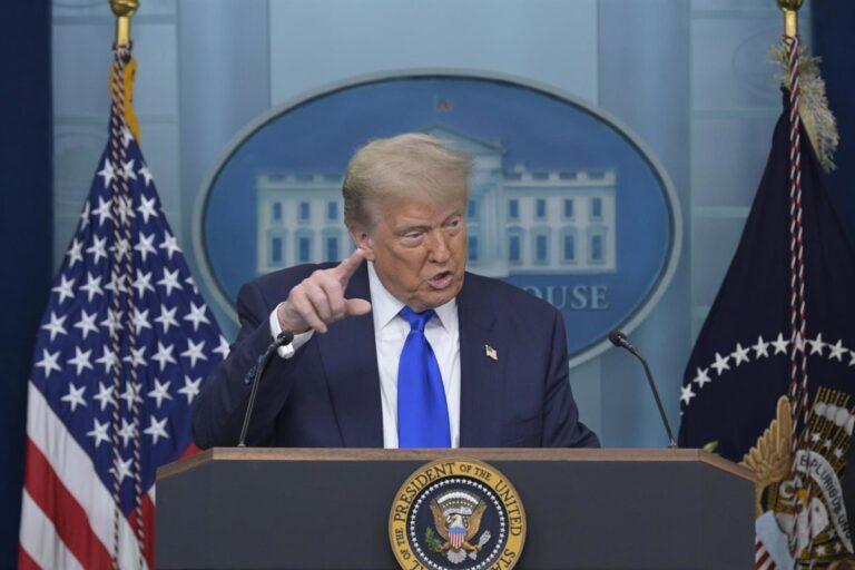 El Supremo permite a Trump reducir casi 700 millones de euros en fondos para investigación médica