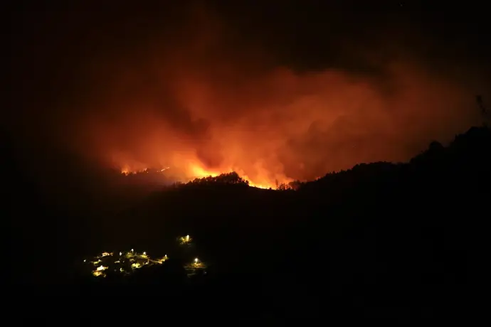 Aumenta un 40% la población expuesta a incendios globalmente, aunque la superficie quemada reduce