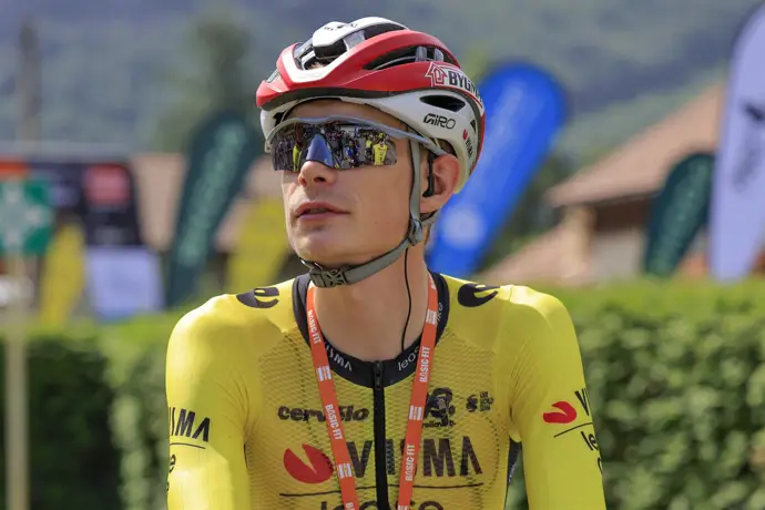Vingegaard se impone en la primera llegada en alto y asume el liderazgo en La Vuelta