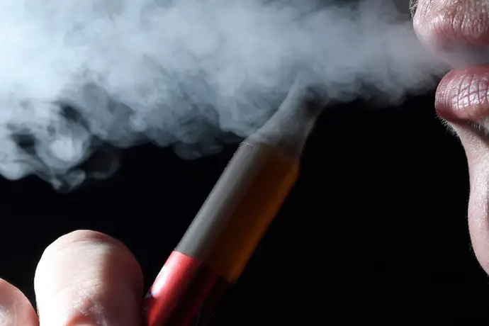 Nofumadores pide la eliminación completa de los vapeadores desechables en España