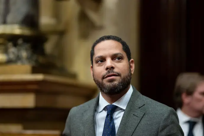 Vox acusa a Sánchez de querer evitar el Pleno del 11 de septiembre por la imputación de su esposa