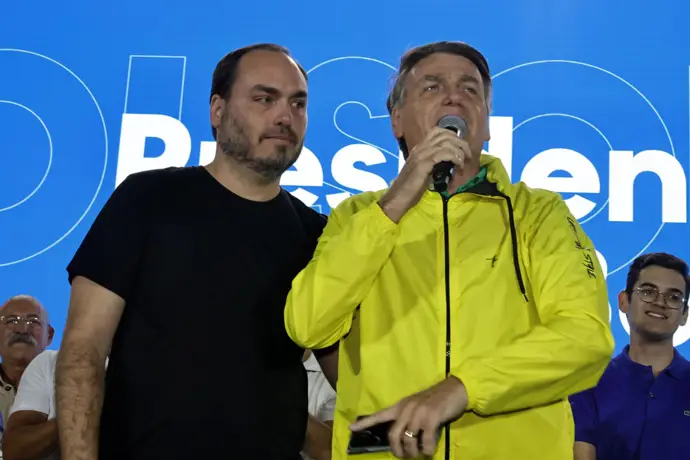 Los hijos de Bolsonaro critican a la derecha brasileña por intentar reemplazar a su padre antes