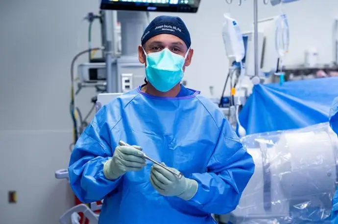 Un equipo neuroquirúrgico de Estados Unidos realiza la primera cirugía personalizada en la