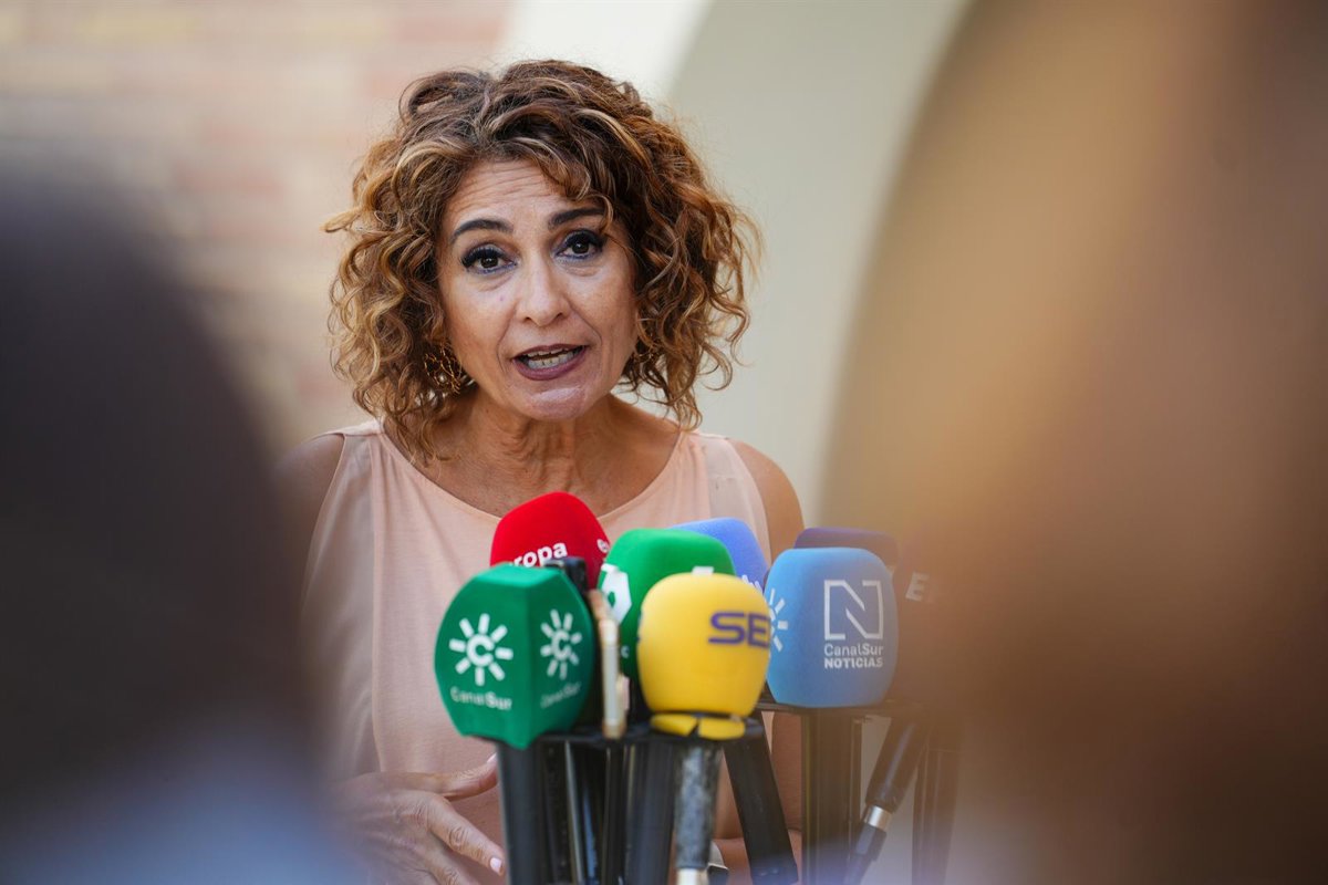 Montero no aumentará el gasto en defensa más del 2% en 2026 para no afectar el Estado del