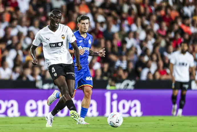 El Getafe se rinde en Mestalla mientras el Elche brilla como equipo sorpresa de la temporada