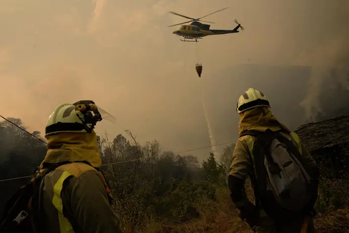 Las comunidades autónomas inician sus primeras ayudas tras los incendios: ¿qué sectores se