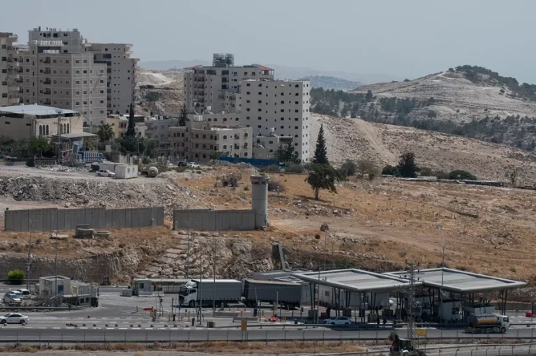 Israel da luz verde a un controvertido proyecto de asentamientos cerca de Jerusalén