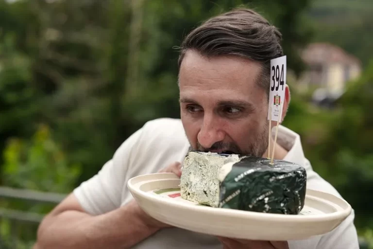 El restaurante Llagar de Colloto adquiere un cabrales por 37.000 euros, el queso más costoso del