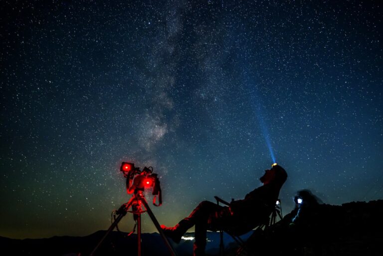 Imagen de archivo de la observación de Perseidas. EFE/EPA/Georgi Licovski