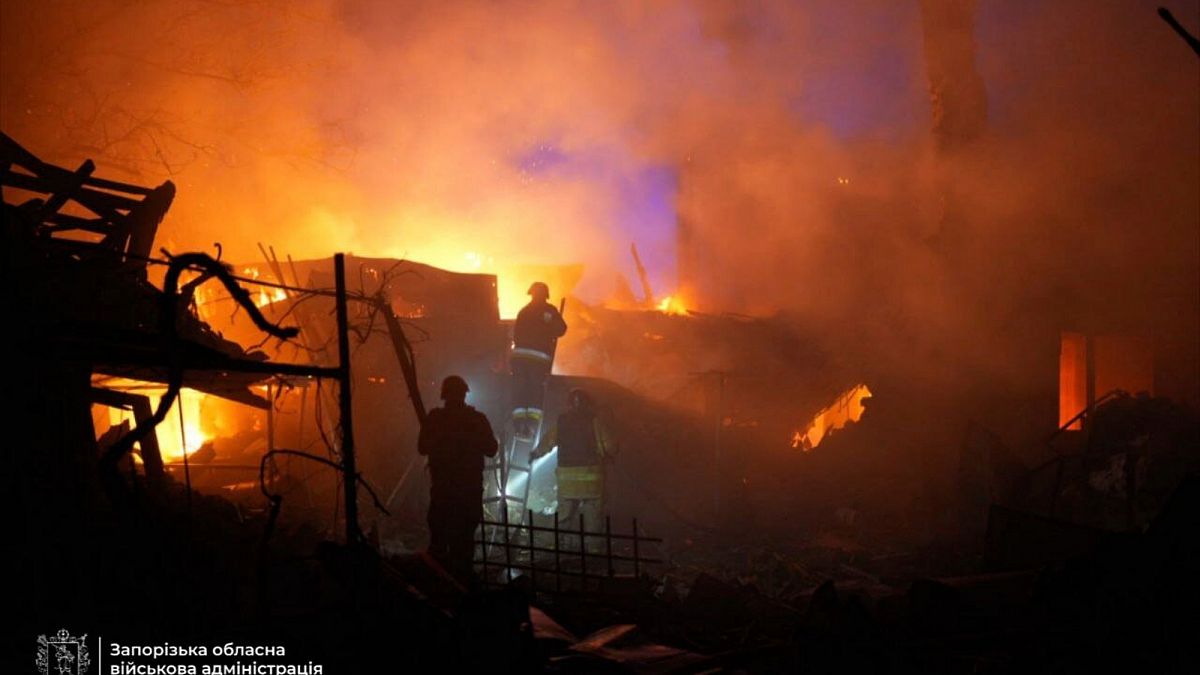 Un fallecido y 13 heridos tras un ataque ruso en Zaporiyia