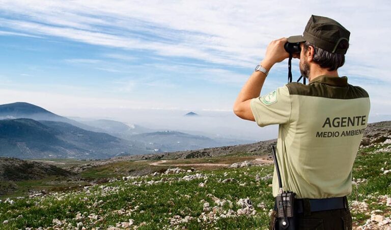 Andalucía impulsará una ley para reconocer y valorar la labor de los agentes medioambientales