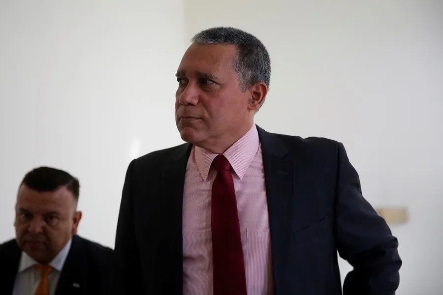 Una corte de El Salvador condena a dos exministros a 28 a&ntilde;os de prisi&oacute;n por negociaciones con pandillas