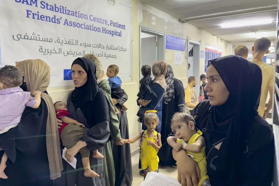 El número de niños que han muerto de hambre en Gaza alcanza los 150, según EFE