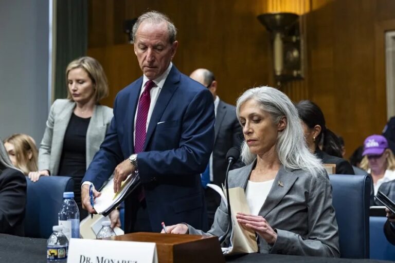 La exdirectora de los CDC afirma que fue cesada por proteger la integridad científica