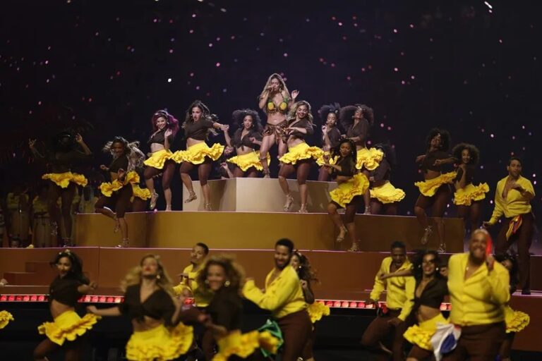 La colombiana Karol G llena de ritmo latino el descanso de la NFL en São Paulo
