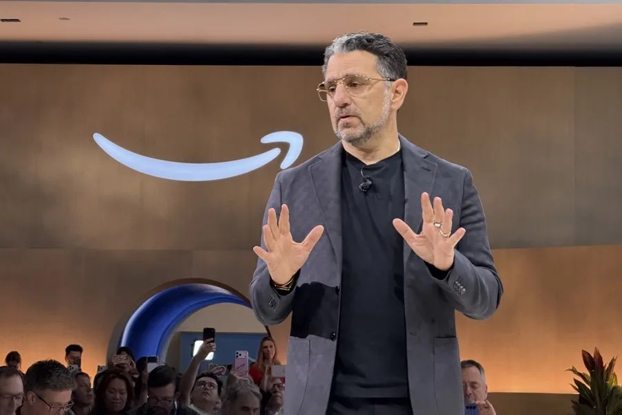 Amazon lanza un nuevo Kindle Scribe m&aacute;s grande, ligero y, por primera vez, a color