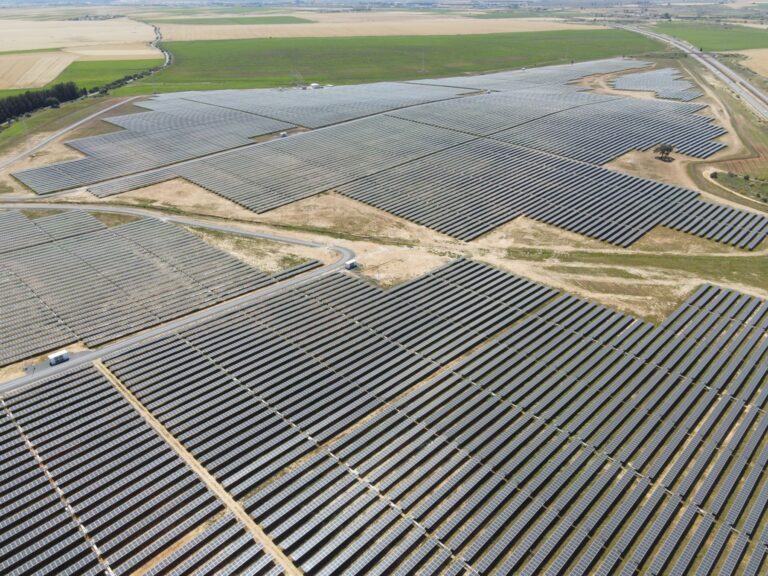 Alter Enersun desarrolla tres plantas solares de 43 MW en Huelva para impulsar la energía renovable