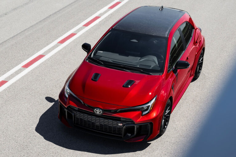 Toyota GR Corolla 2026: un facelift que potencia su rendimiento y diseño deportivo