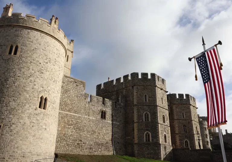 Cuatro arrestados por proyectar imágenes de Trump y Epstein en el castillo de Windsor